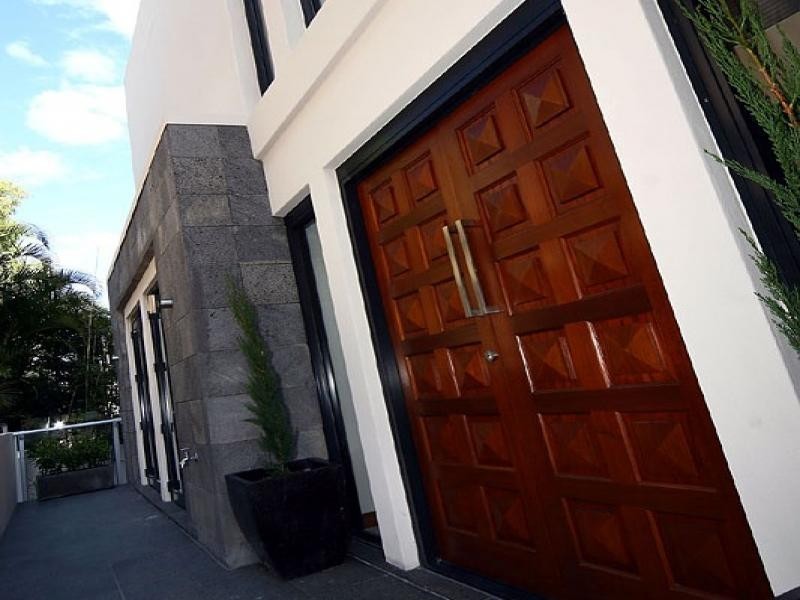 56 Woodroffe Ave, Main Beach QLD 4217