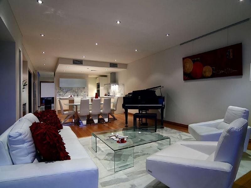 56 Woodroffe Ave, Main Beach QLD 4217