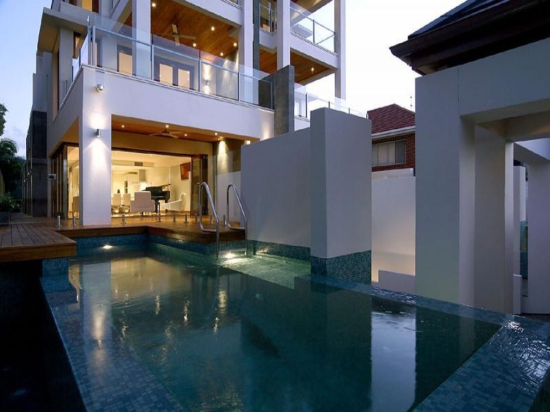 56 Woodroffe Ave, Main Beach QLD 4217