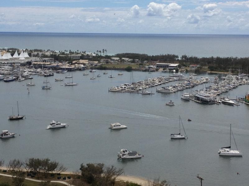 4 Como Cres, Southport QLD 4215