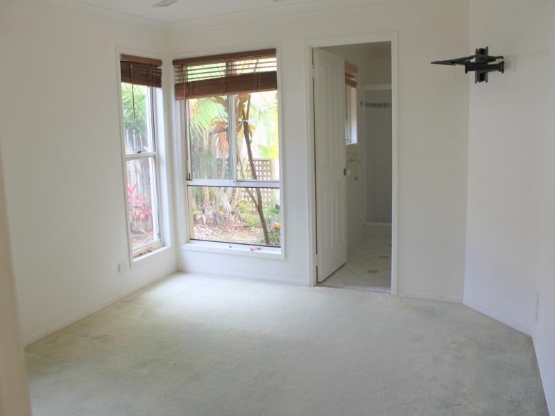 16 Tuggerah Close, Robina QLD 4226