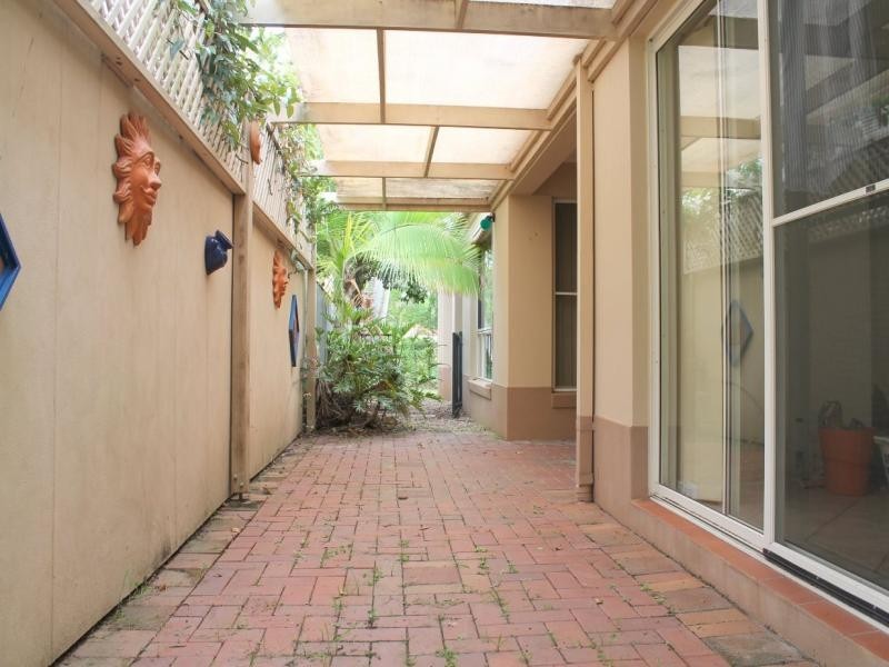 16 Tuggerah Close, Robina QLD 4226