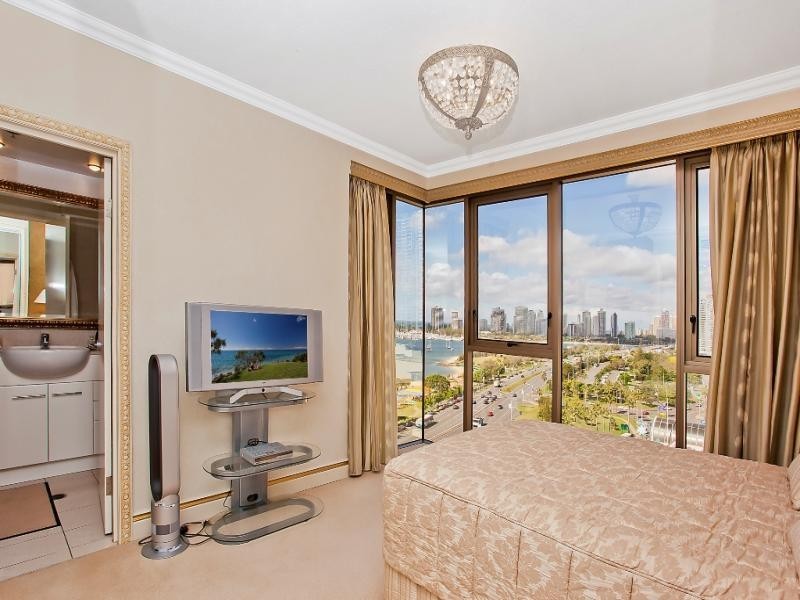 50 Marine Parade, Southport QLD 4215