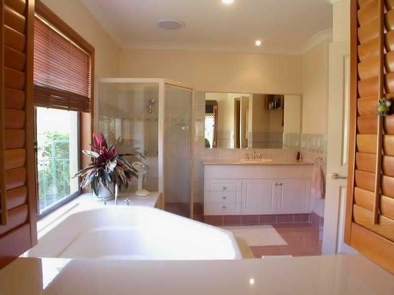 77 Highvale Dve, Helensvale QLD 4212