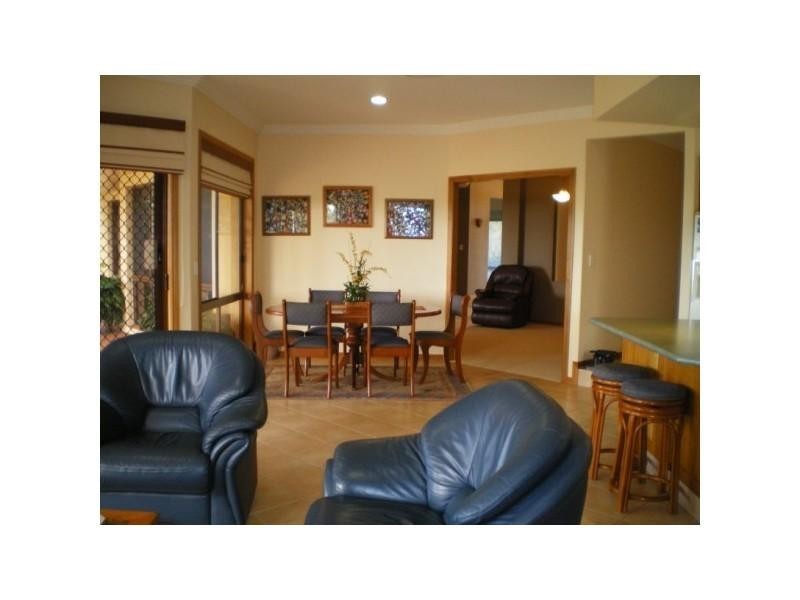 77 Highvale Dve, Helensvale QLD 4212