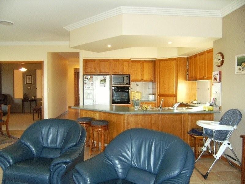 77 Highvale Dve, Helensvale QLD 4212