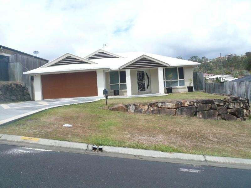 11 Inman Court, Pacific Pines QLD 4211