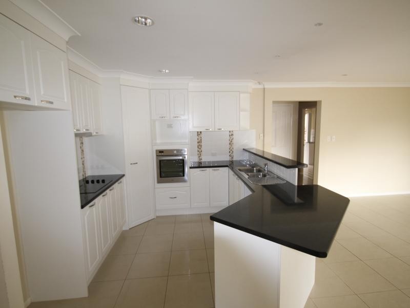 11 Inman Court, Pacific Pines QLD 4211