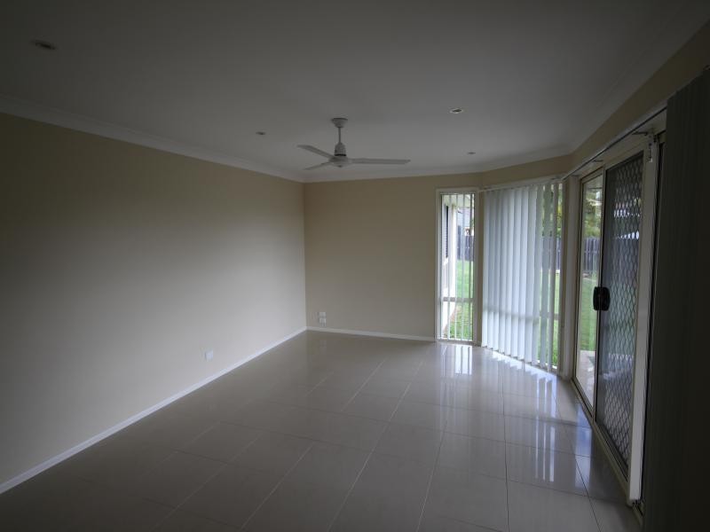 11 Inman Court, Pacific Pines QLD 4211