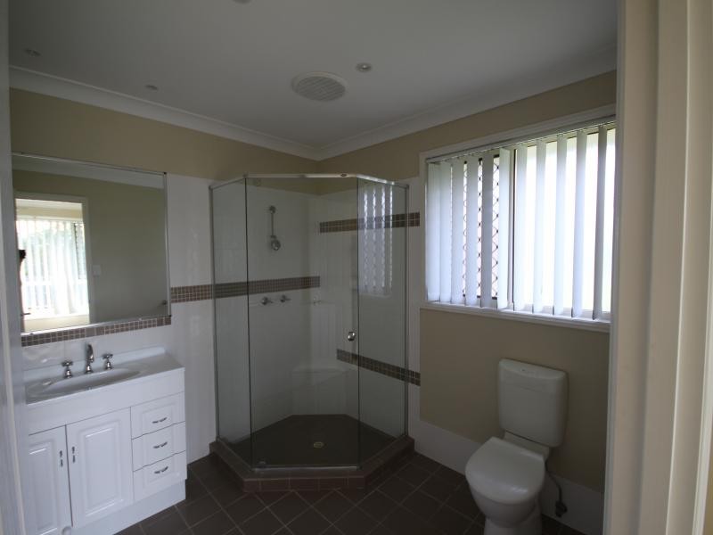 11 Inman Court, Pacific Pines QLD 4211