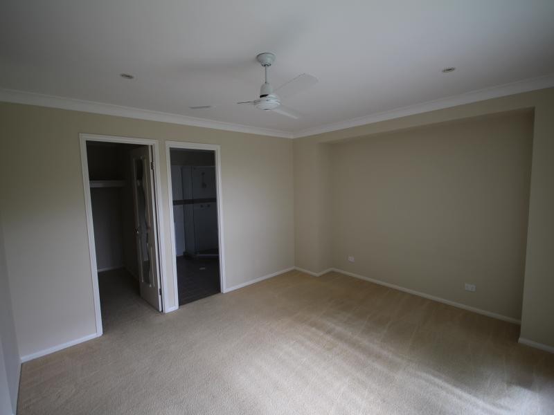 11 Inman Court, Pacific Pines QLD 4211