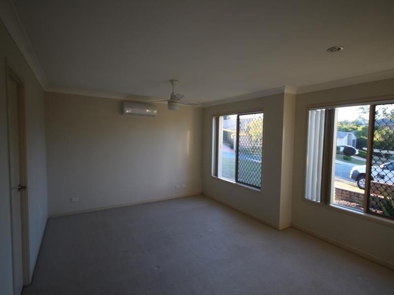 1 Parkside Pl, Forest Lake QLD 4078