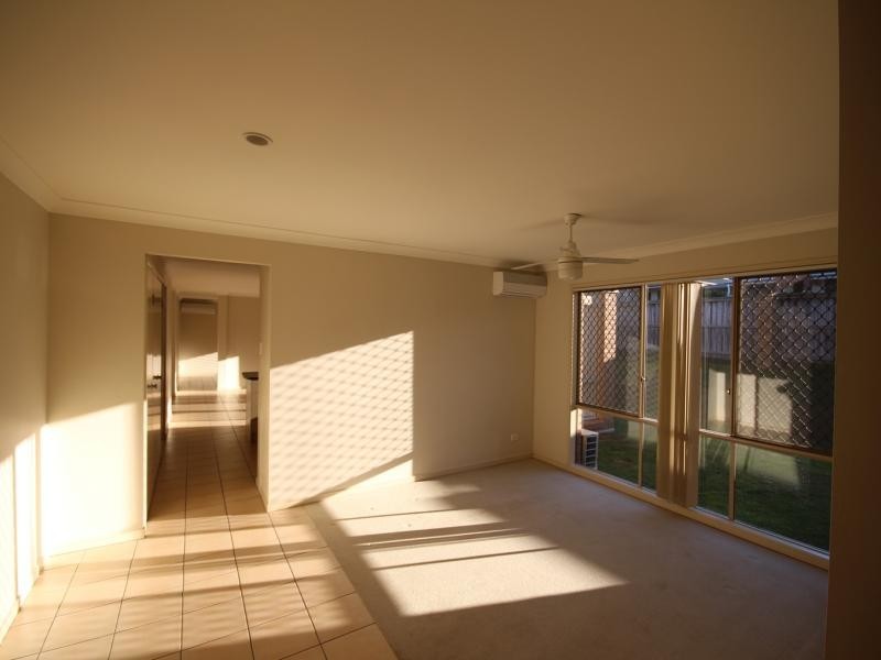 1 Parkside Pl, Forest Lake QLD 4078