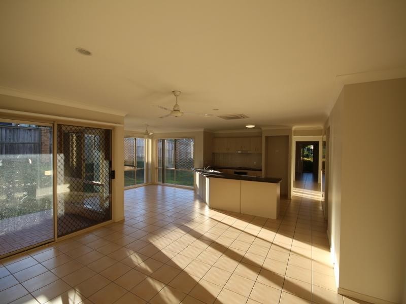 1 Parkside Pl, Forest Lake QLD 4078