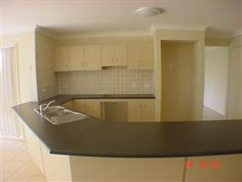 1 Parkside Pl, Forest Lake QLD 4078