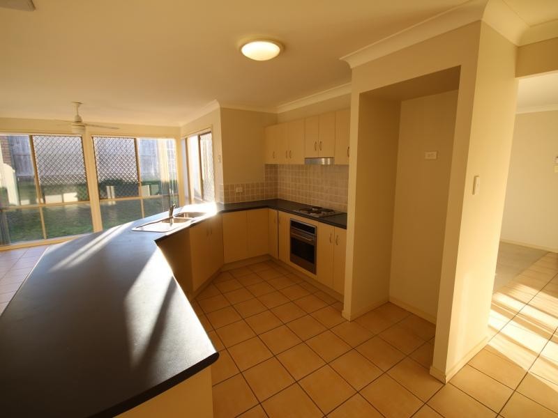 1 Parkside Pl, Forest Lake QLD 4078