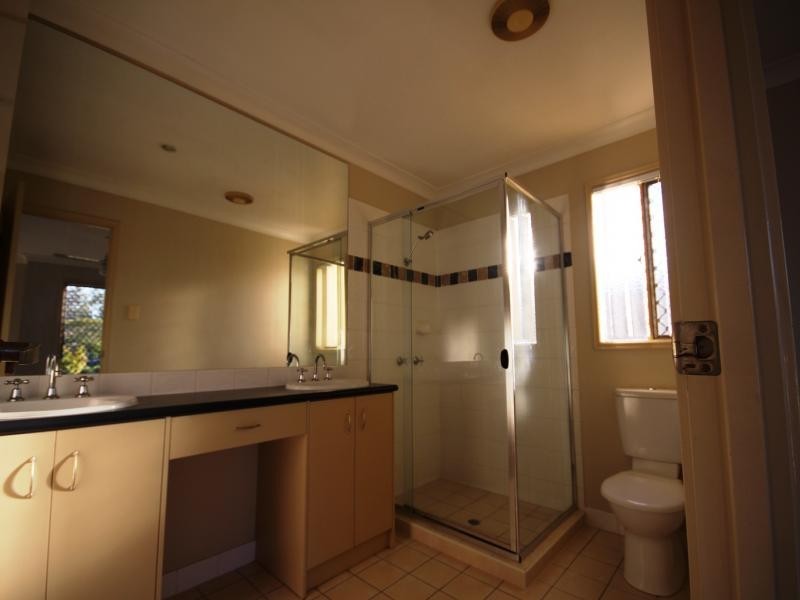 1 Parkside Pl, Forest Lake QLD 4078