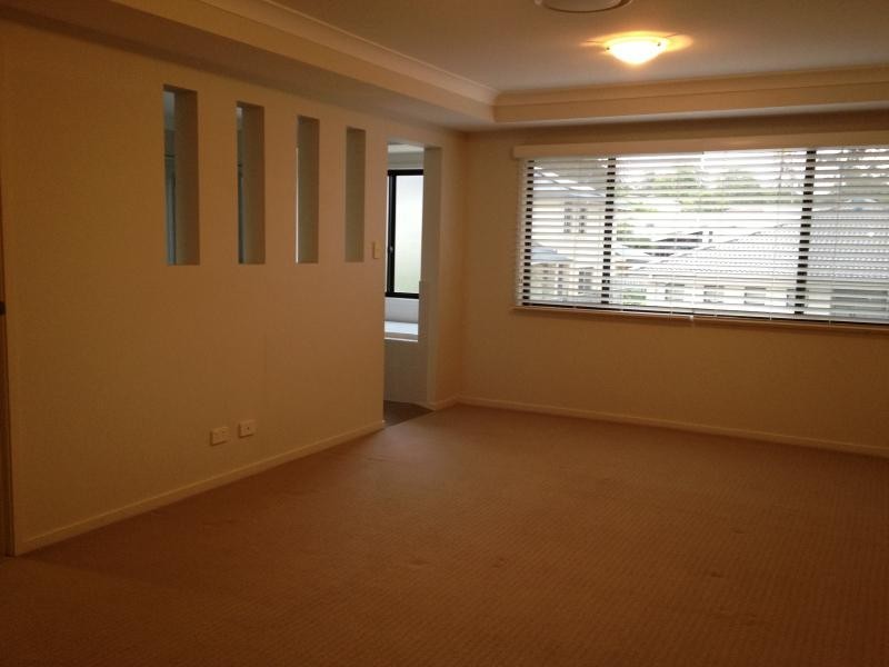 17 Rainlilly Cres, Upper Coomera QLD 4209