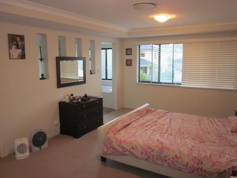 17 Rainlilly Cres, Upper Coomera QLD 4209