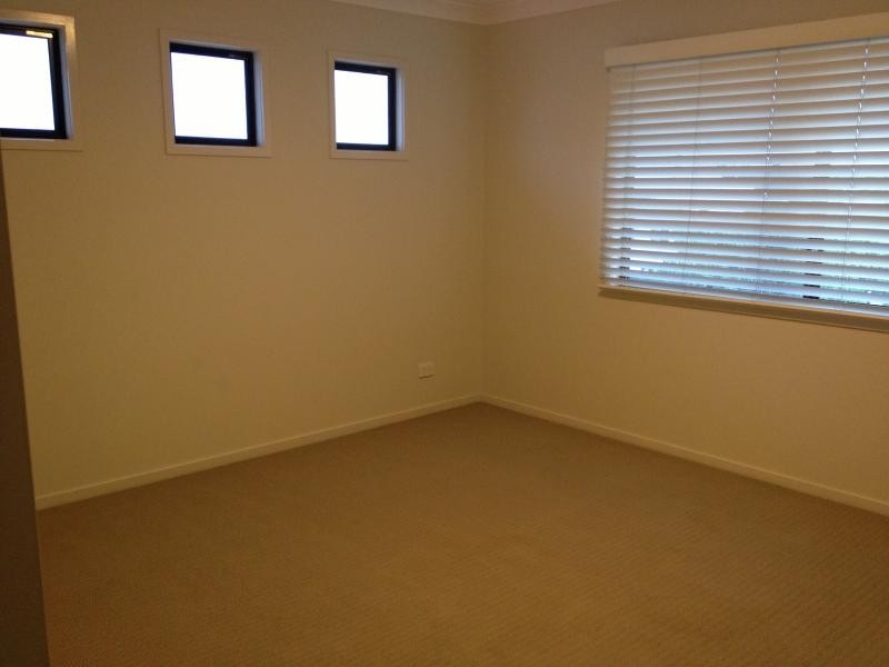 17 Rainlilly Cres, Upper Coomera QLD 4209