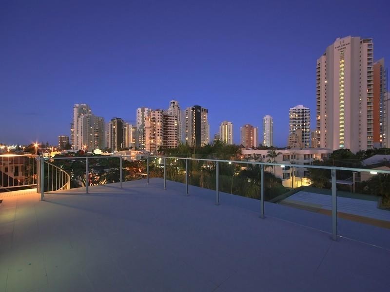 47 Breaker St, Main Beach QLD 4217