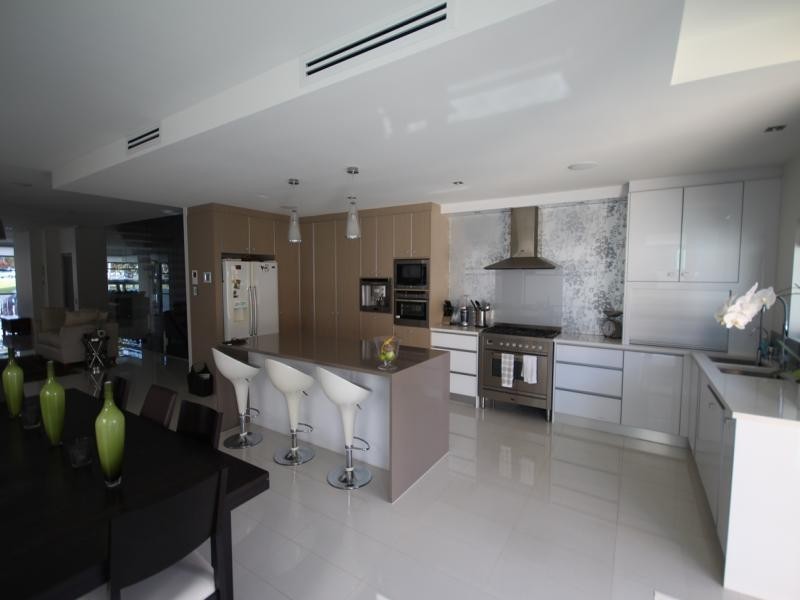 47 Breaker St, Main Beach QLD 4217