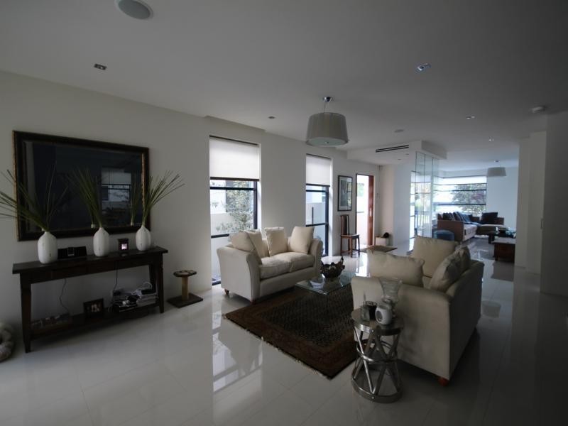 47 Breaker St, Main Beach QLD 4217