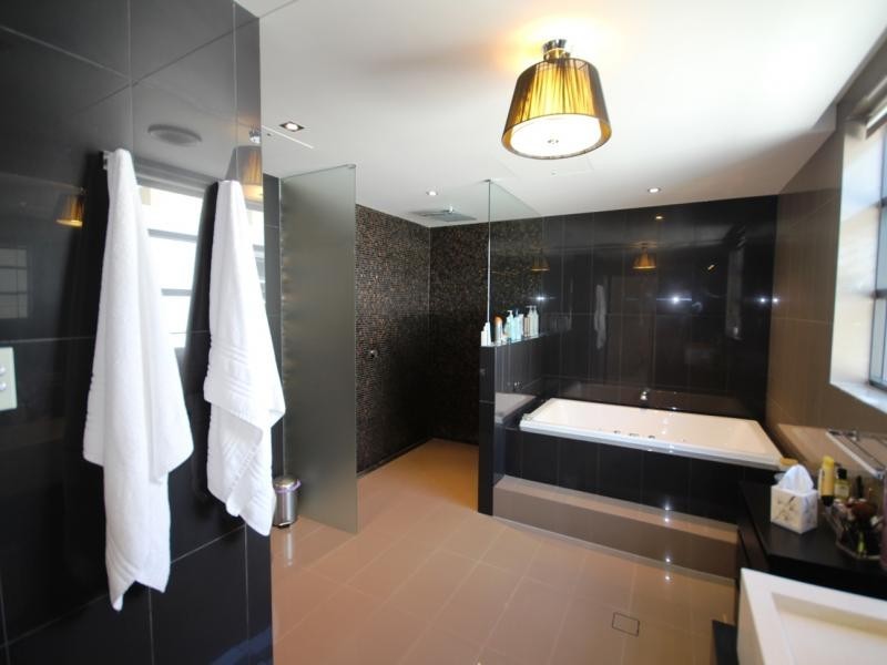 47 Breaker St, Main Beach QLD 4217