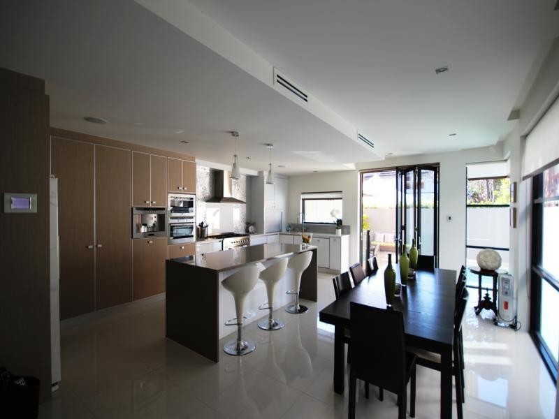 47 Breaker St, Main Beach QLD 4217