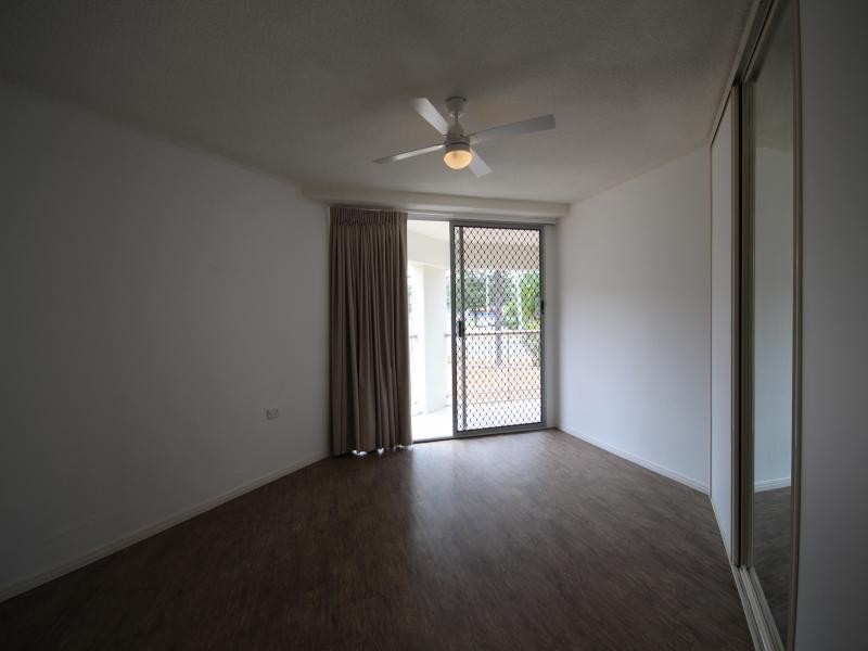 1/30 Chelsea Ave, Broadbeach QLD 4218