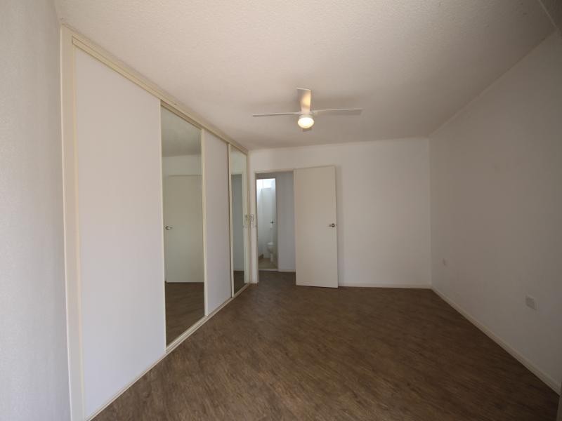 1/30 Chelsea Ave, Broadbeach QLD 4218