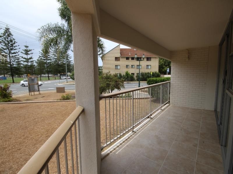 1/30 Chelsea Ave, Broadbeach QLD 4218