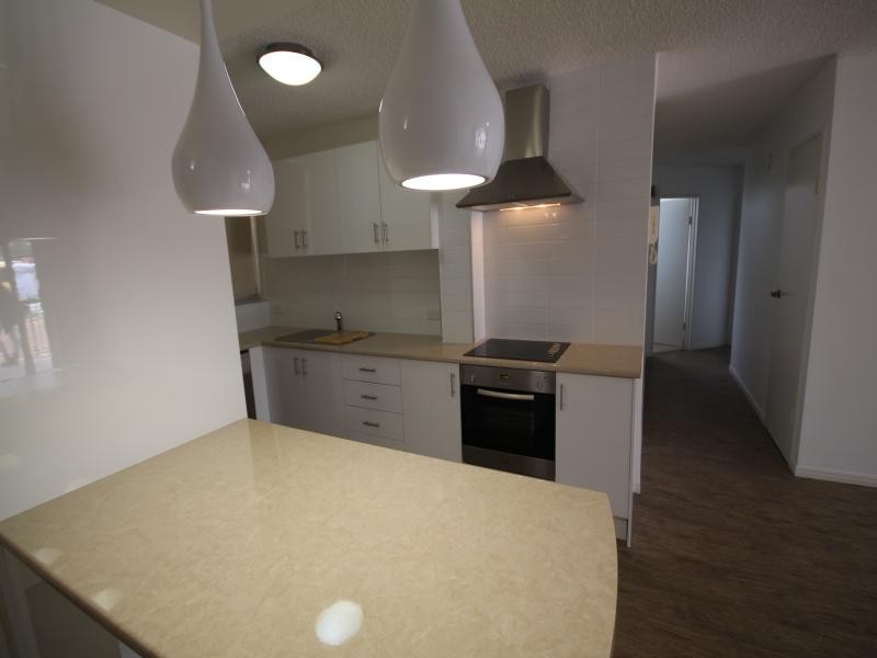 1/30 Chelsea Ave, Broadbeach QLD 4218
