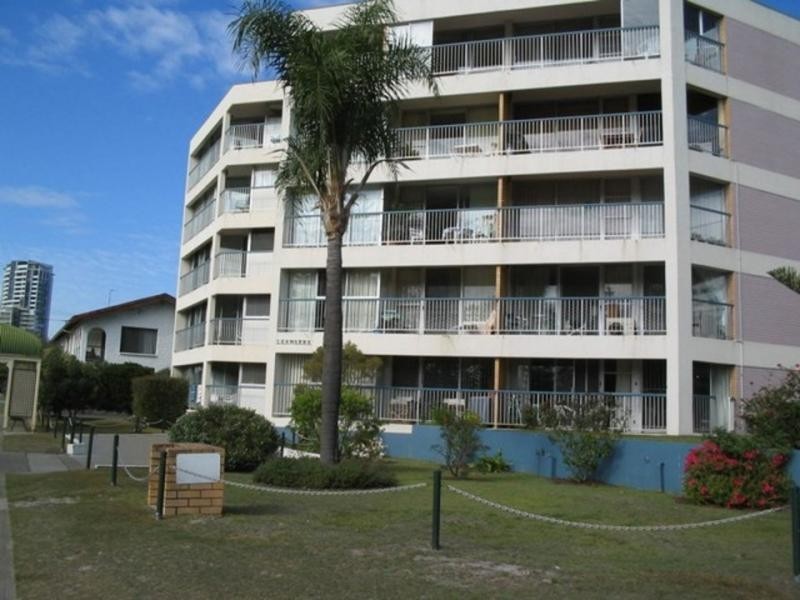 1/30 Chelsea Ave, Broadbeach QLD 4218