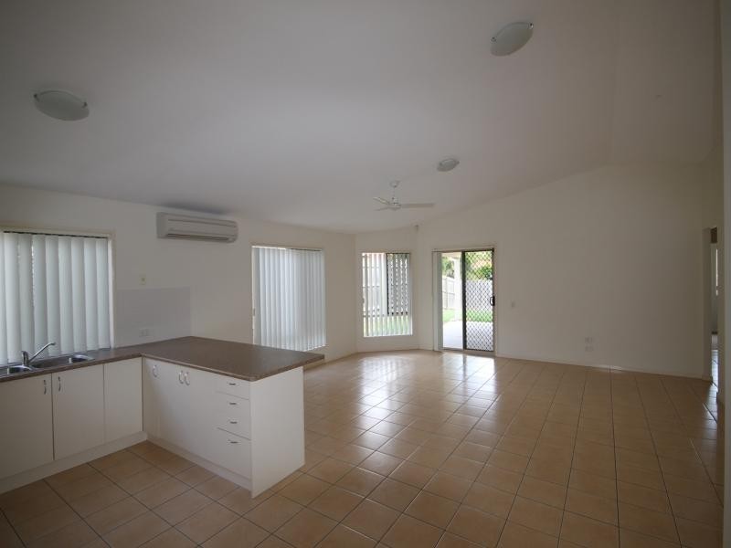 7 Reuben Close, Forest Lake QLD 4078