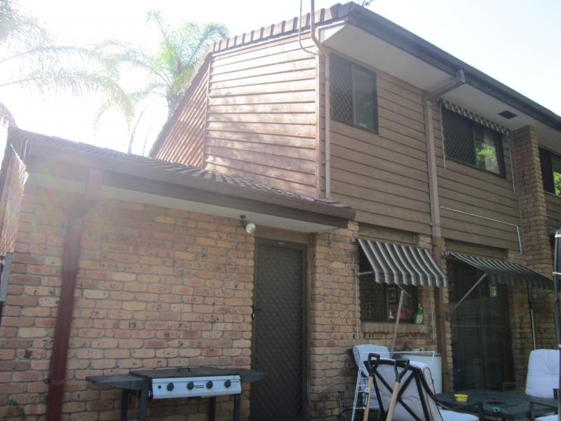 33 Corunna Cres, Ashmore QLD 4214