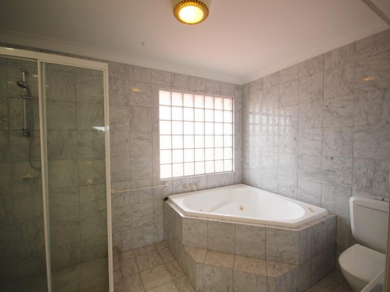 63 Pebble Beach Drive, Runaway Bay QLD 4216