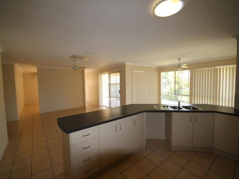 12 Piccadilly Place, Forest Lake QLD 4078