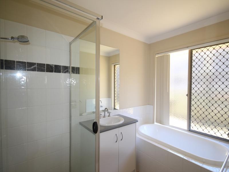 12 Piccadilly Place, Forest Lake QLD 4078