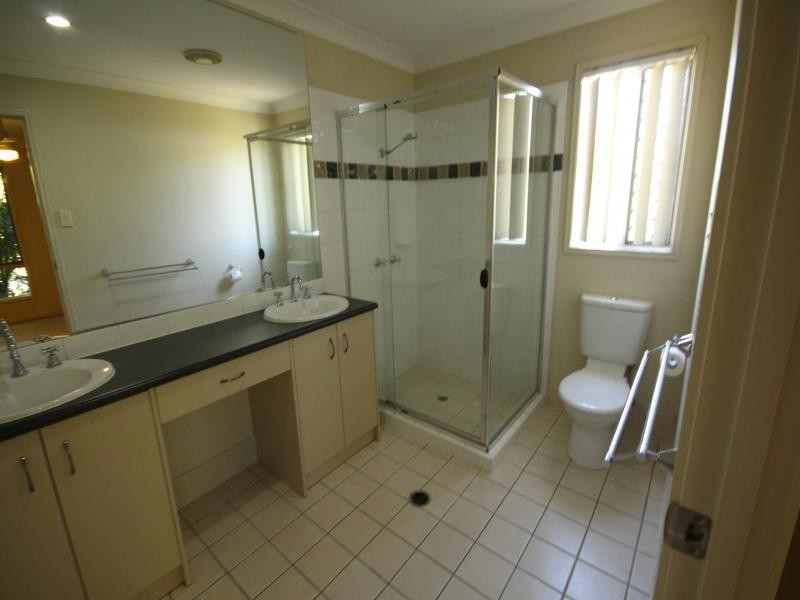 12 Piccadilly Place, Forest Lake QLD 4078