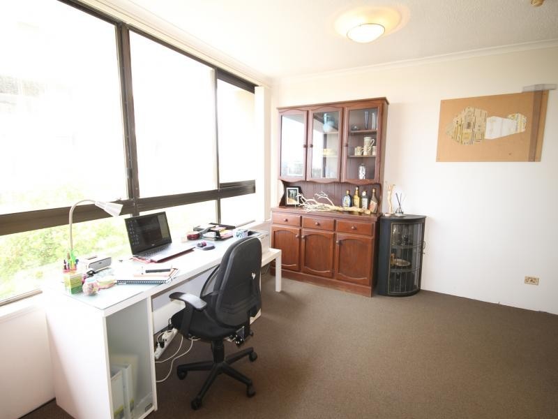 114 Marine Pde, Southport QLD 4215