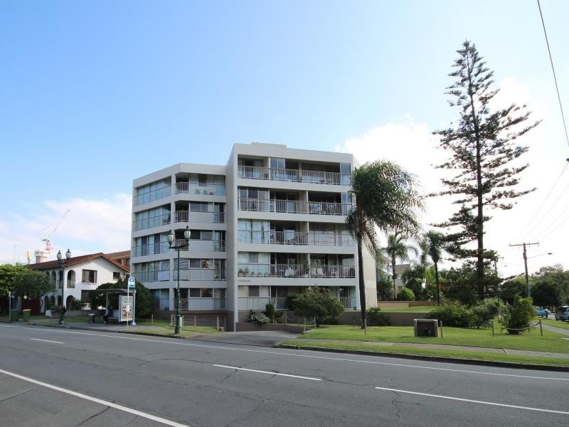 30 Chelsea Ave, Broadbeach QLD 4218