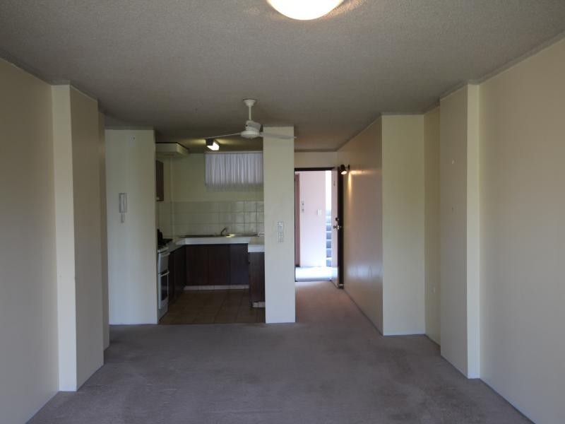 30 Chelsea Ave, Broadbeach QLD 4218