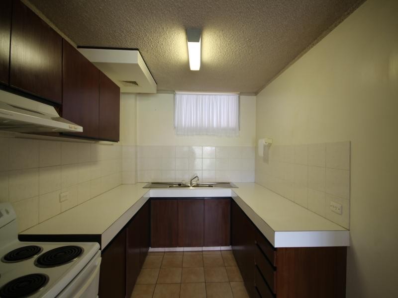 30 Chelsea Ave, Broadbeach QLD 4218