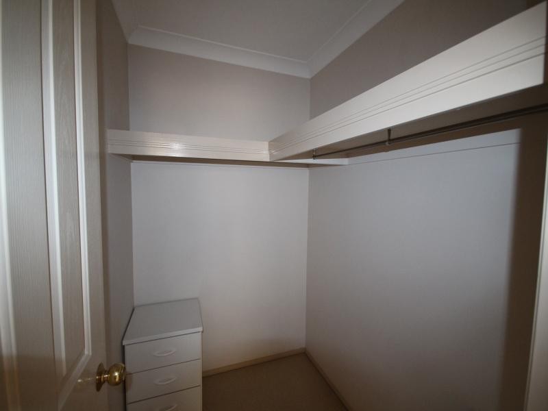 8 Harrison Cres, Forest Lake QLD 4078