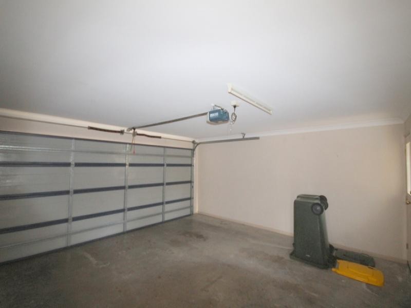 8 Harrison Cres, Forest Lake QLD 4078