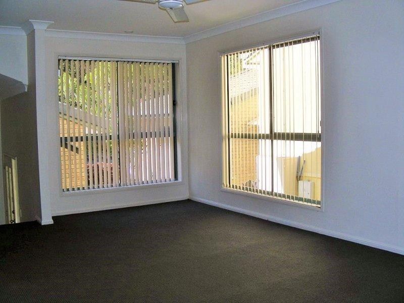 6 Crestridge Cres, Oxenford QLD 4210