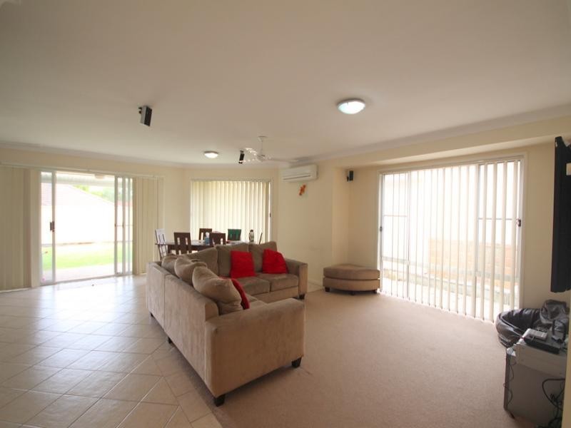 9 Dylan St, Arundel QLD 4214
