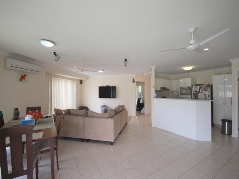 9 Dylan St, Arundel QLD 4214