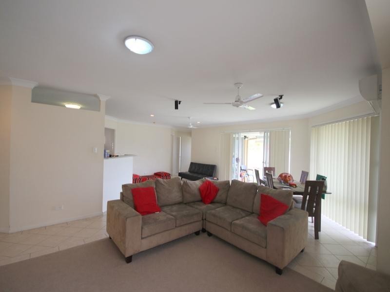 9 Dylan St, Arundel QLD 4214